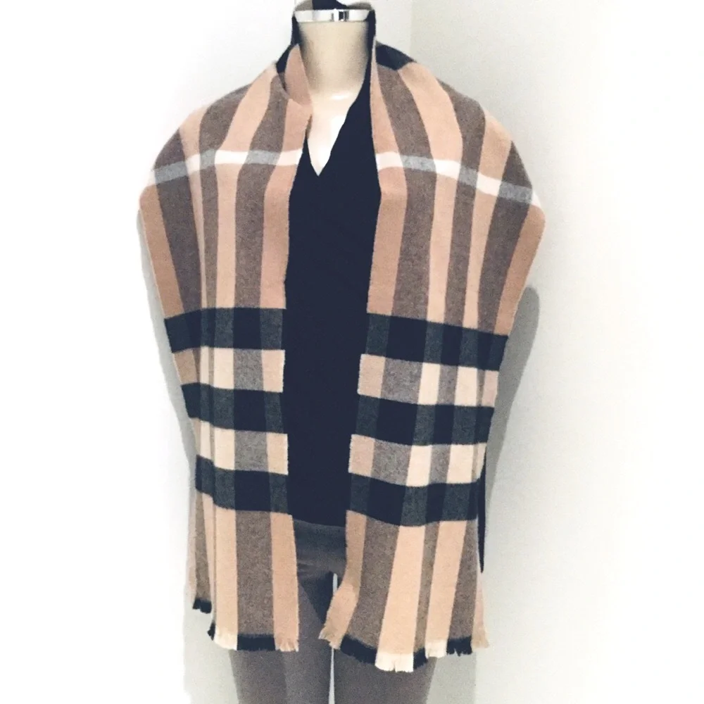 BURBERRY LASH FINGER GIANT EXPLODED CHECK SCARF. - Picture 3 of 4